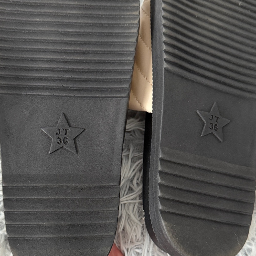 Saint Laurent Beige Quilted Logo Slide Sandals - Picture 4 of 4